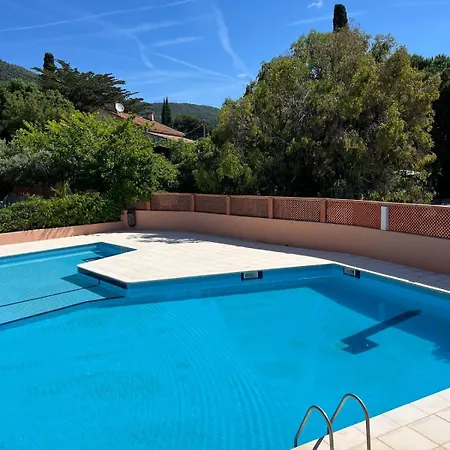 Avec Terrasse A 300 M De La * Le Lavandou